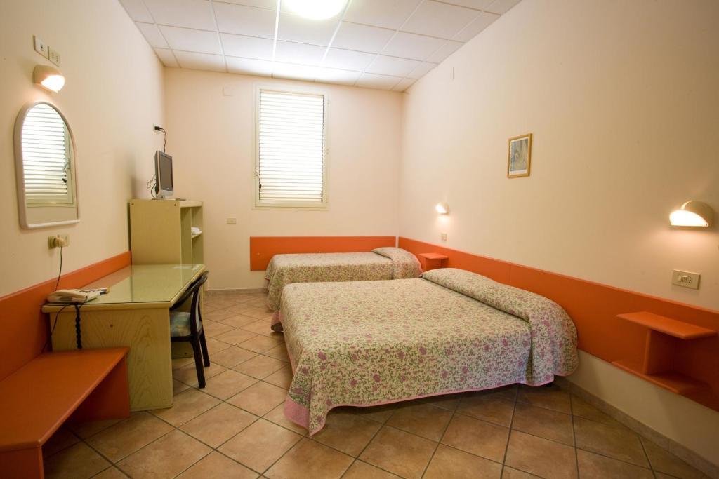 One-Bedroom Apartment - Annex,62918866:JPEG